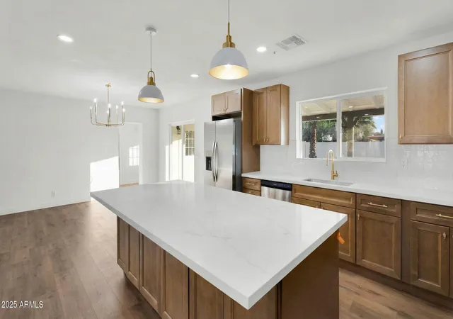 Photo 2 of Single family home for sale at 1523 W Flynn Ln, Phoenix, AZ 85015 | MLS# 6952092 | Listing updated on 2026-07-12