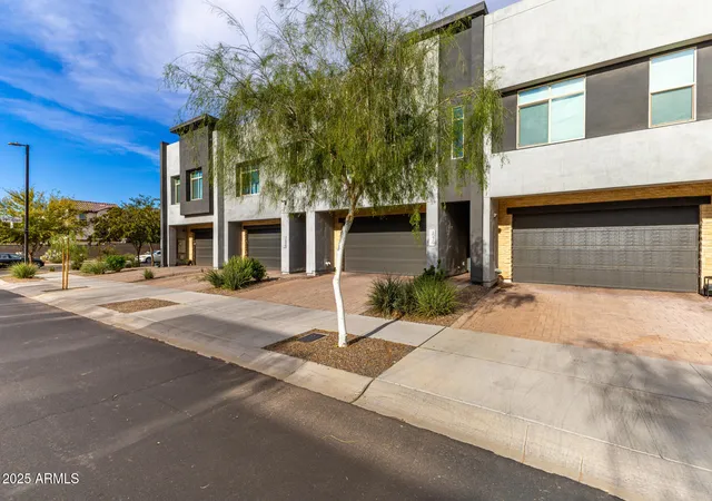 Photo 2 of Townhouse for sale at 1970 W Desert Holw Dr, Phoenix, AZ 85085 | MLS# 6953208 | Listing updated on 2026-10-28