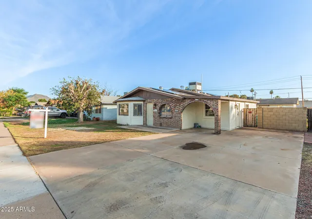 Photo 3 of Sale Pending at 2353 W Lupine Ave, Phoenix, AZ 85029 | MLS# 6951692 | Listing updated on 2026-02-13