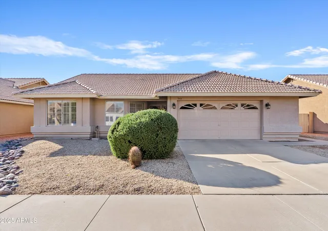 Photo 1 of Single family home for sale at 940 N Kenwood Ln, Chandler, AZ 85226 | MLS# 6957846 | Listing updated on 2026-02-08
