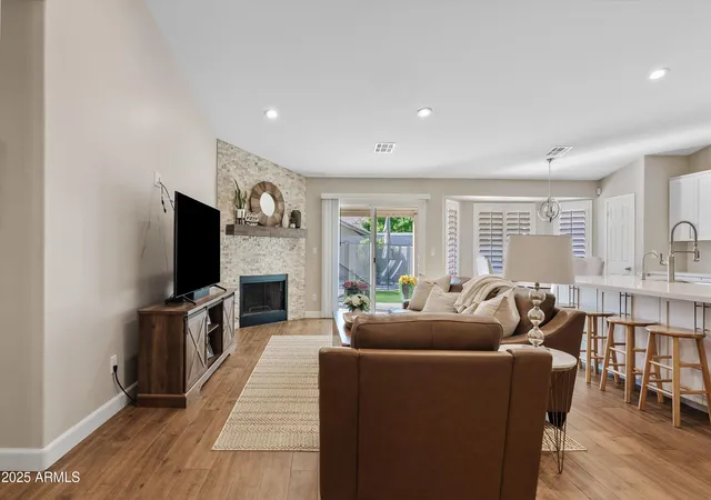 Photo 1 of Single family home for sale at 940 N Kenwood Ln, Chandler, AZ 85226 | MLS# 6957846 | Listing updated on 2026-02-08