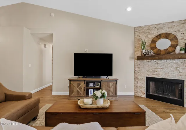 Photo 4 of Single family home for sale at 940 N Kenwood Ln, Chandler, AZ 85226 | MLS# 6957846 | Listing updated on 2026-02-08