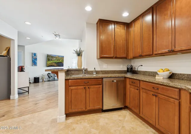 Photo 3 of Condo for sale at 5350 E Deer Valley Dr #4267, Phoenix, AZ 85054 | MLS# 6954920 | Listing updated on 2026-10-03