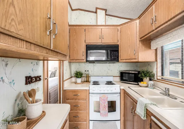 2nd image of 124 Kaolin Dr, Apache Junction, AZ 85119 | MLS# 6954922