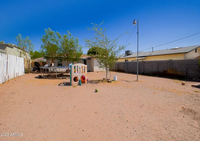 19th image of 3741 W Moreland St, Phoenix, AZ 85009 | MLS# 6955945