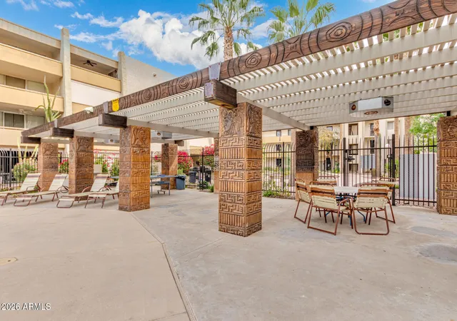 Homes for sale in Scottsdale, AZ | 7625 E Camelback Road, Scottsdale, AZ 85251 | Houzeo