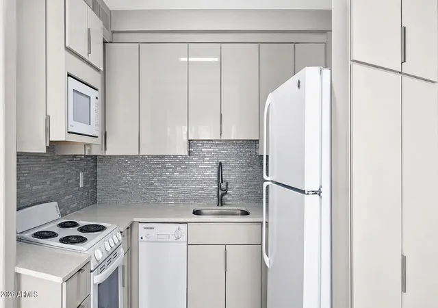 3rd image of 1018 E Osborn Rd, Phoenix, AZ 85014