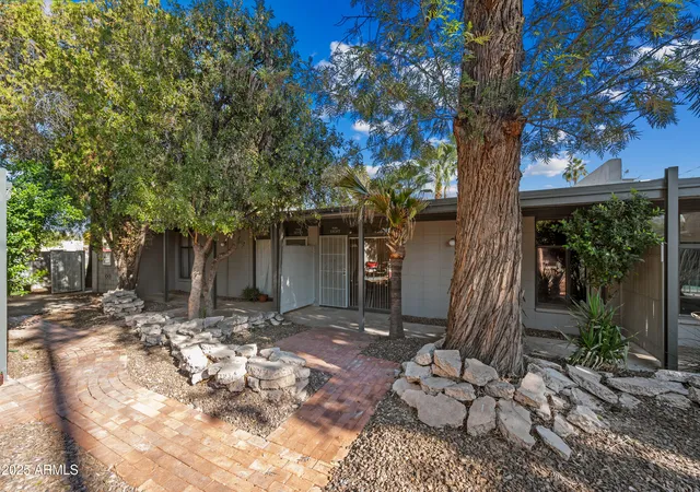 Apartment at 1101 E Bethany Home Rd #8, Phoenix, AZ 85014 | MLS# 6960071 | | Sold on 2026-04-27