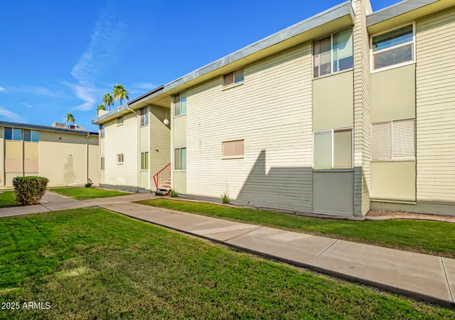 Listing Photo 3 - Condo for sale in building located at 6767 N 7Th St, Phoenix, AZ 85014 - Unit #217