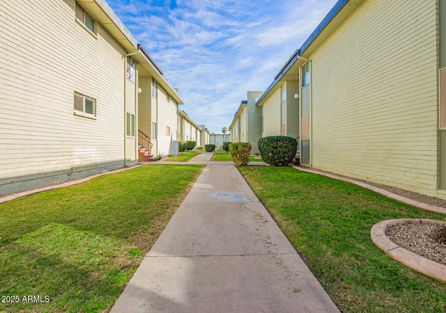 Listing Photo 4 - Condo for sale in building located at 6767 N 7Th St, Phoenix, AZ 85014 - Unit #217