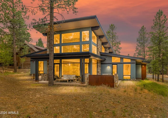 Photo 4 of Sale Pending at 3560 S Clubhouse Cir, Flagstaff, AZ 86005 | MLS# 6963358 | Listing updated on 2026-07-25