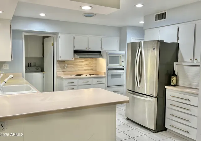 Photo 3 of Townhouse for sale at 9718 W Oak Ridge Dr, Sun City, AZ 85351 | MLS# 6977692 | Listing updated on 2026-09-18