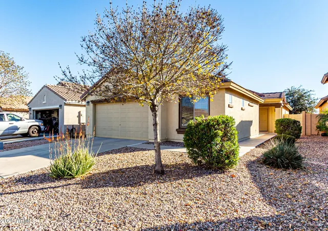 Photo 3 of Single family home for sale at 959 W Desert Seasons Dr, San Tan Valley, AZ 85143 | MLS# 6965944 | Listing updated on 2026-09-28