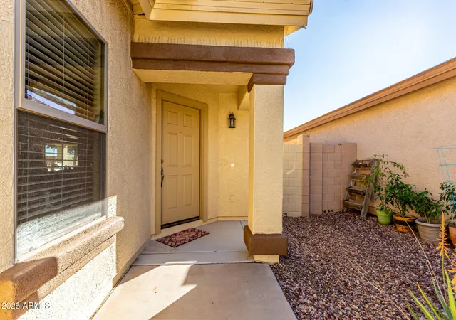 Photo 3 of Single family home for sale at 959 W Desert Seasons Dr, San Tan Valley, AZ 85143 | MLS# 6965944 | Listing updated on 2026-09-28