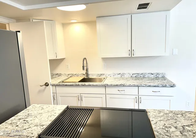 Photo 4 of Townhouse for sale at 5205 N 42nd Parkway, Phoenix, AZ 85019 | MLS# 6966364 | Listing updated on 2026-08-19