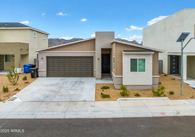 Photo 3 of Townhouse for sale at 137 W Latona Rd, Phoenix, AZ 85041 | MLS# 6968385 | Listing updated on 2026-09-15