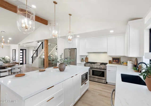 Photo 3 of Sale Pending at 1643 W Griswold Rd, Phoenix, AZ 85021 | MLS# 6968927 | Listing updated on 2026-08-11
