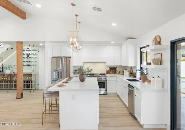 Photo 4 of Sale Pending at 1643 W Griswold Rd, Phoenix, AZ 85021 | MLS# 6968927 | Listing updated on 2026-08-11