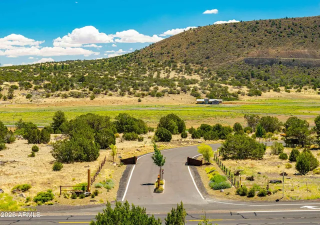 Photo 3 of Single family home for sale at 6230 Meadows Ln, Flagstaff, AZ 86004 | MLS# 6970970 | Listing updated on 2026-08-11