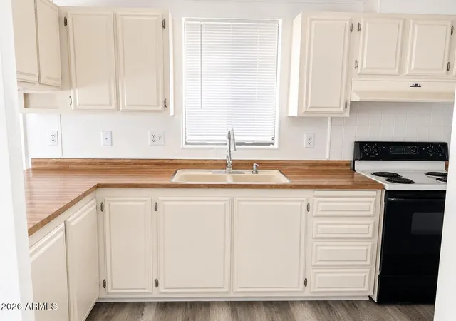 Photo 3 of Manufactured home for sale at 2292 N Ironwood Dr #109, Apache Junction, AZ 85120 | MLS# 6971718 | Listing updated on 2026-08-27