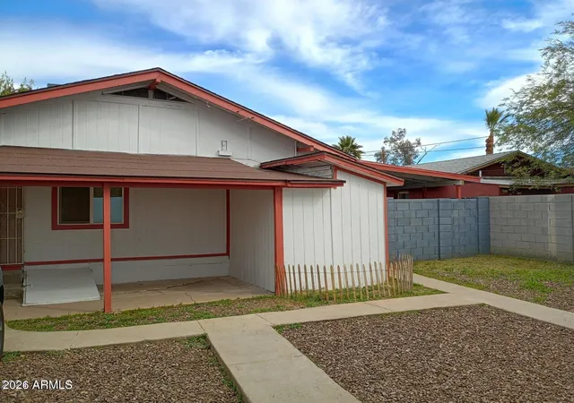 Photo 4 of Townhouse for sale at 1333 W Taylor St, Phoenix, AZ 85007 | MLS# 6972312 | Listing updated on 2026-08-25