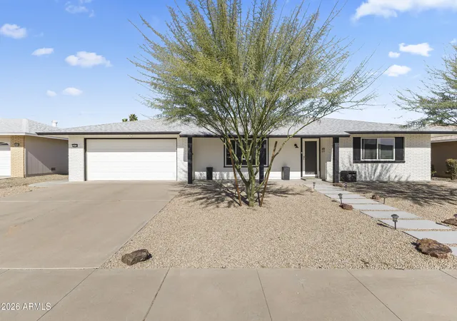 Photo 2 of Sale Pending at 10132 W Oak Ridge Dr, Sun City, AZ 85351 | MLS# 7057992 | Listing updated on 2026-09-09