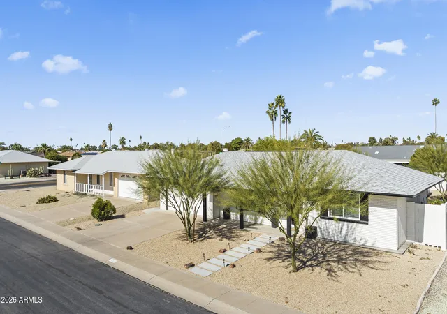 Photo 3 of Sale Pending at 10132 W Oak Ridge Dr, Sun City, AZ 85351 | MLS# 7057992 | Listing updated on 2026-09-09