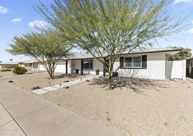 Photo 3 of Sale Pending at 10132 W Oak Ridge Dr, Sun City, AZ 85351 | MLS# 7057992 | Listing updated on 2026-09-09