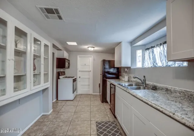 Photo 3 of Single family home for sale at 5543 W Gardenia Ave, Glendale, AZ 85301 | MLS# 6974082 | Listing updated on 2026-10-09