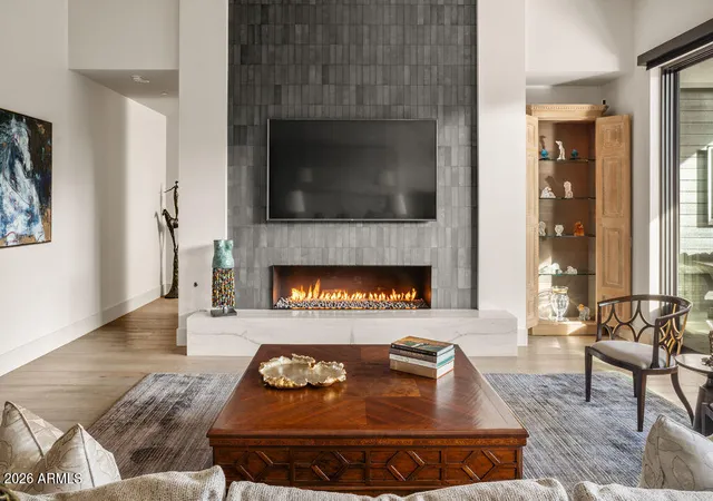 Photo 3 of Sale Pending at 6863 E Joshua Tree Ln, Paradise Valley, AZ 85253 | MLS# 6977789 | Listing updated on 2026-06-22