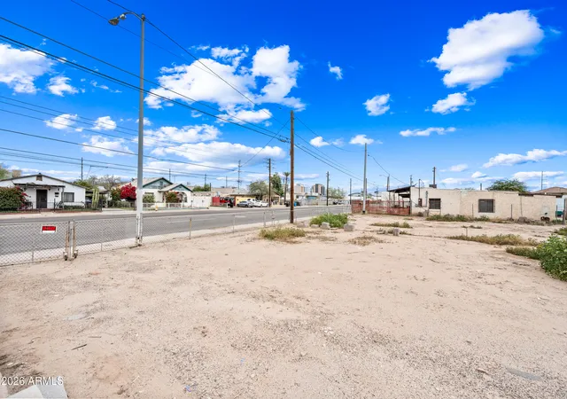 3rd image of 1121 W Grant St #11, Phoenix, AZ 85007 | MLS# 6981629
