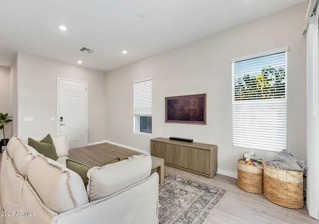 Photo 3 of Townhouse for sale at 5010 E Anderson Dr, Scottsdale, AZ 85254 | MLS# 6983502 | Listing updated on 2026-08-11