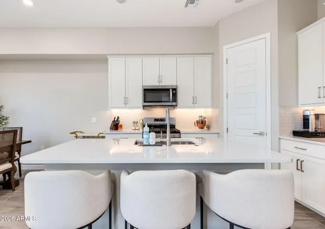Photo 3 of Townhouse for sale at 5010 E Anderson Dr, Scottsdale, AZ 85254 | MLS# 6983502 | Listing updated on 2026-08-11