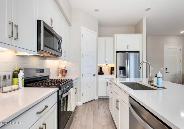 Photo 4 of Townhouse for sale at 5010 E Anderson Dr, Scottsdale, AZ 85254 | MLS# 6983502 | Listing updated on 2026-08-11