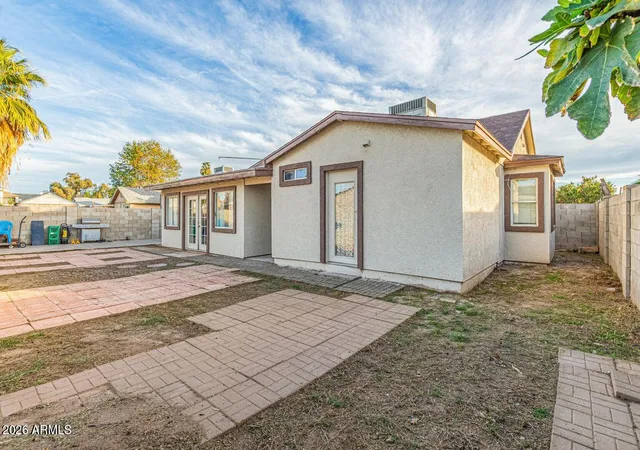 2nd image of 6718 W Catalina Dr, Phoenix, AZ 85033 | MLS# 6984596
