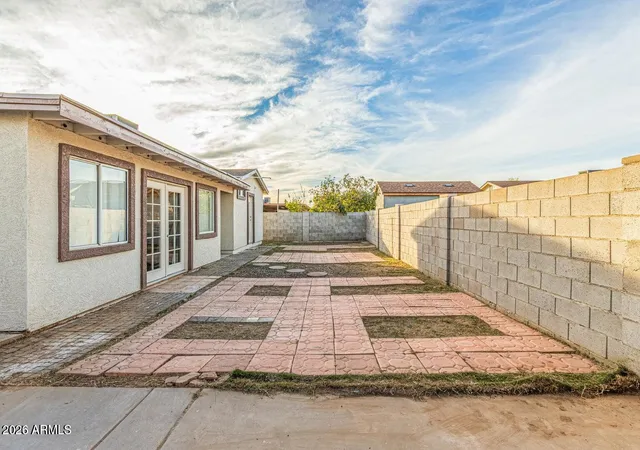 3rd image of 6718 W Catalina Dr, Phoenix, AZ 85033 | MLS# 6984596