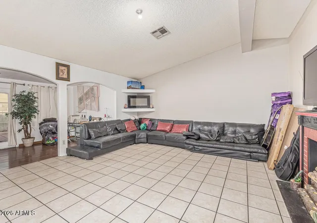 5th image of 6718 W Catalina Dr, Phoenix, AZ 85033 | MLS# 6984596