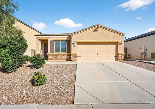 1st image of 8222 W Wood Ln, Phoenix, AZ 85043 | MLS# 6992928