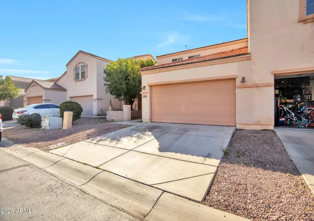 Photo 3 of Single family home for sale at 7051 W Lincoln St, Peoria, AZ 85345 | MLS# 6986106 | Listing updated on 2026-03-27