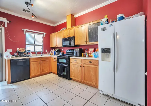 Photo 3 of Single family home for sale at 7051 W Lincoln St, Peoria, AZ 85345 | MLS# 6986106 | Listing updated on 2026-03-27