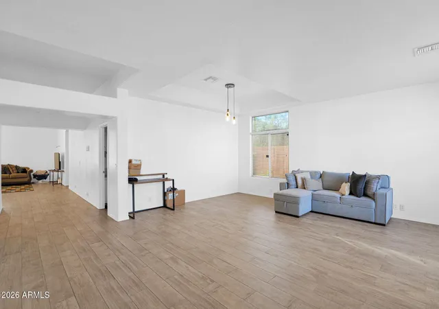 5th image of 907 E Gary Ln, Phoenix, AZ 85042 | MLS# 6988720