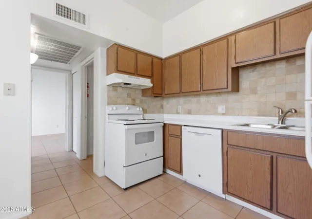 Photo 4 of Townhouse for sale at 2828 E Tierra Buena Ln, Phoenix, AZ 85032 | MLS# 6992217 | Listing updated on 2026-08-25
