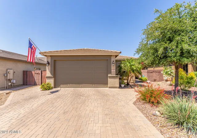 Photo 3 of Single family home for sale at 552 W Honey Locust Ave, San Tan Valley, AZ 85140 | MLS# 6994733 | Listing updated on 2026-07-22