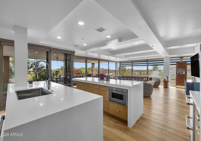 Listing Photo 4 - Condo for sale in building located at 7157 E Rancho Vis Dr, Scottsdale, AZ 85251 - Unit #5006