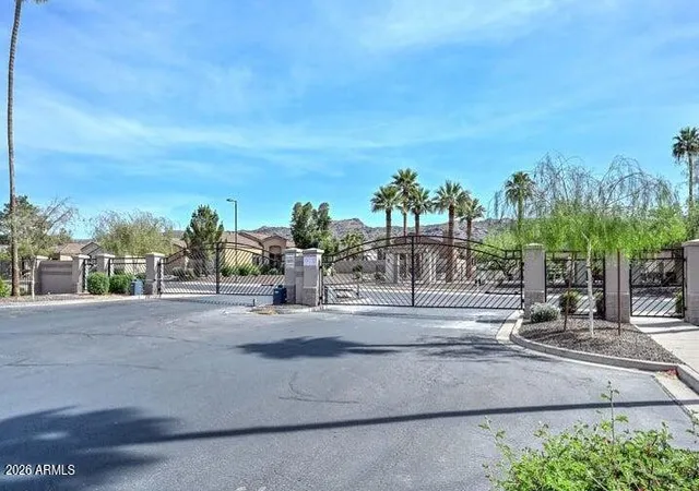 3rd image of 2116 E Beautiful Ln, Phoenix, AZ 85042 | MLS# 6995760