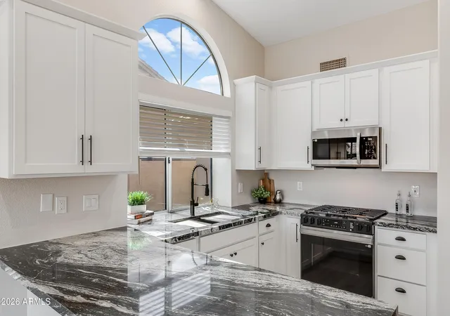 Photo 3 of Sale Pending at 8737 W Kimberly Way, Peoria, AZ 85382 | MLS# 6996371 | Listing updated on 2026-07-02