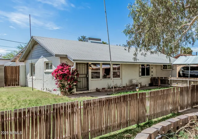 Photo 3 of Single family home for sale at 1009 N Coolidge Ave, Casa Grande, AZ 85122 | MLS# 6995720 | Listing updated on 2026-06-03