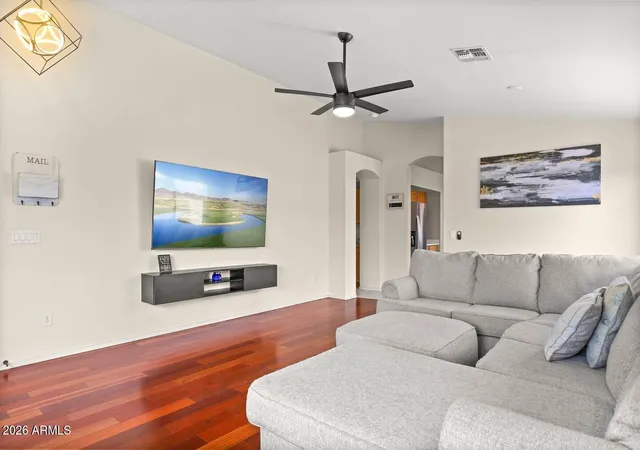 Photo 3 of Single family home for sale at 172 W Shannon St, Gilbert, AZ 85233 | MLS# 6997398 | Listing updated on 2026-04-06