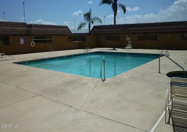 2nd image of 408 W Blackhawk Dr, Phoenix, AZ 85027