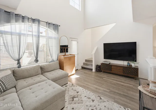 3rd image of 3250 W Greenway Rd, Phoenix, AZ 85053